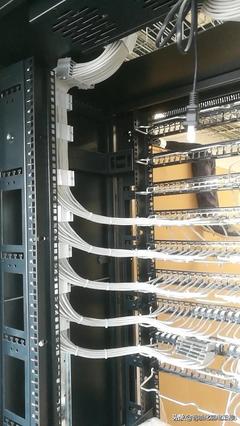 弱电工程机柜施工理线 哪个方案最佳？